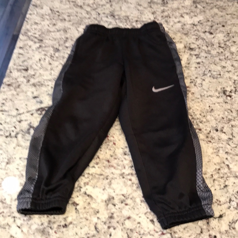 Boys Nike jogger pants